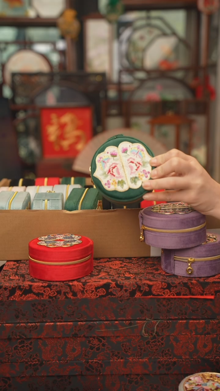 扇子绣花吊坠非遗