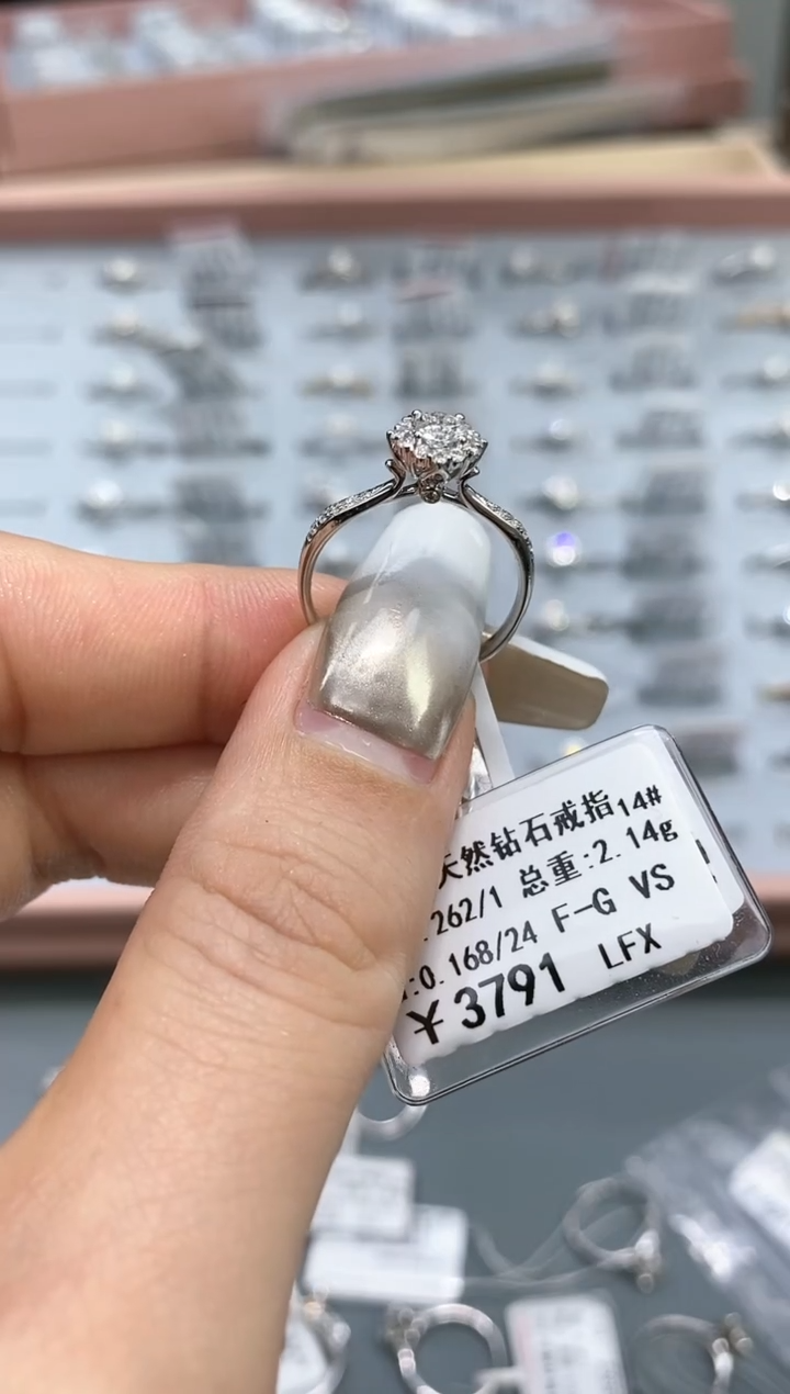 【闪购商品】钻石戒指/指环18K金镶嵌剪标不退换