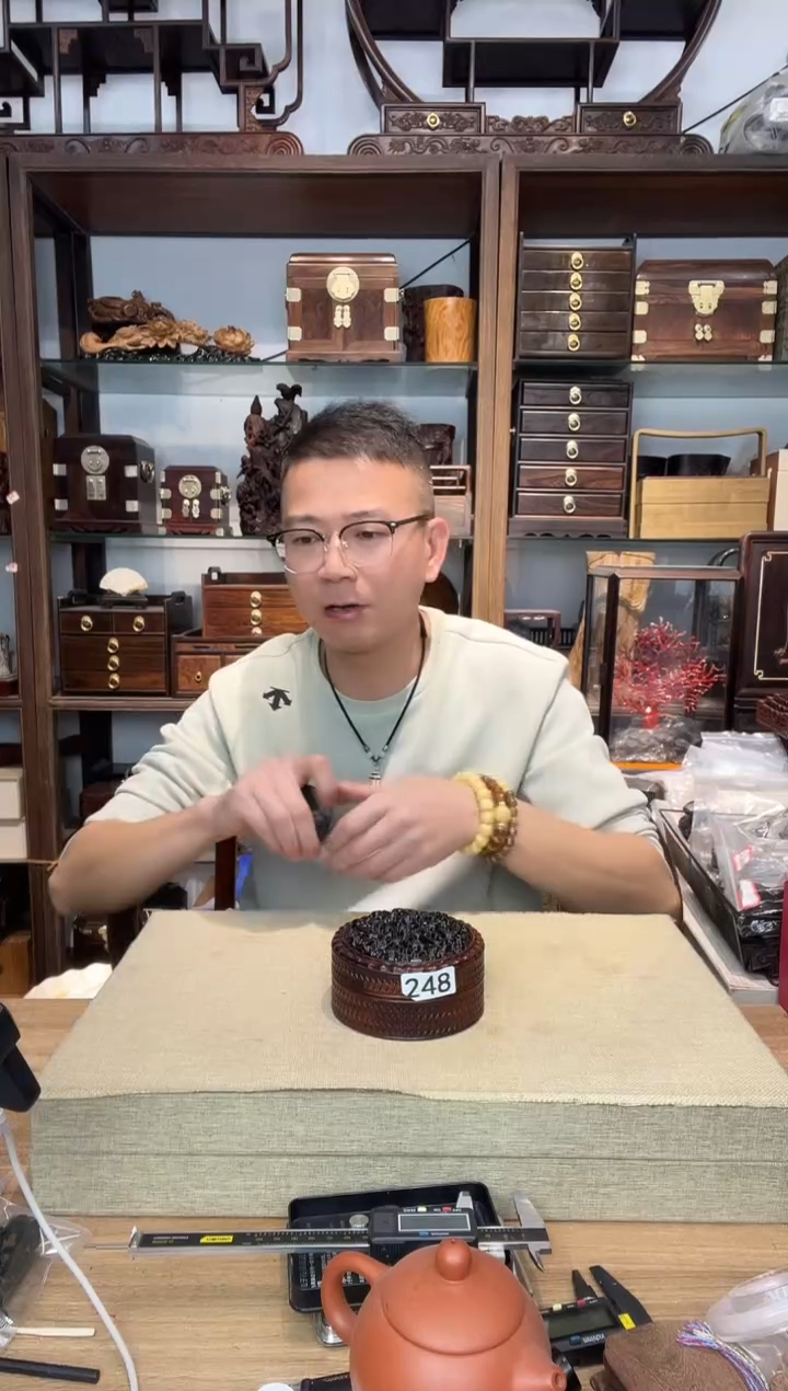 乌木类书架248红酸枝深浮雕双龙戏珠圆首饰盒 库存微瑕