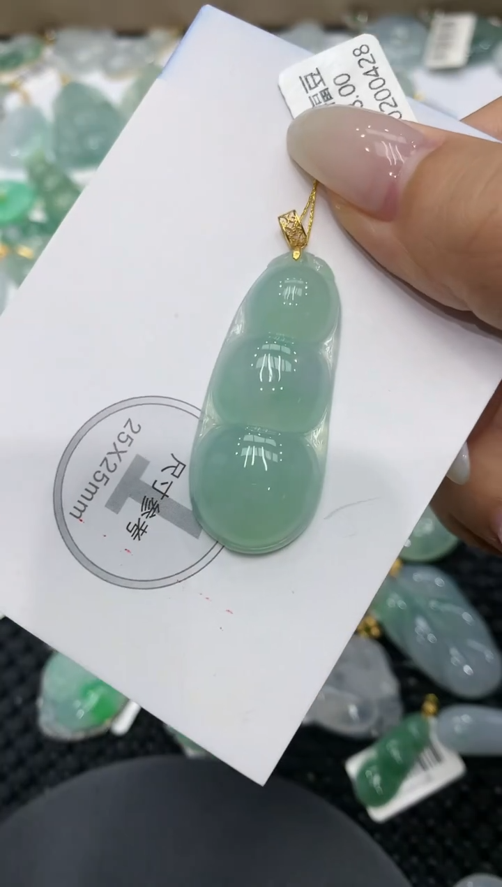 颈饰18K金镶嵌翡翠111111111111