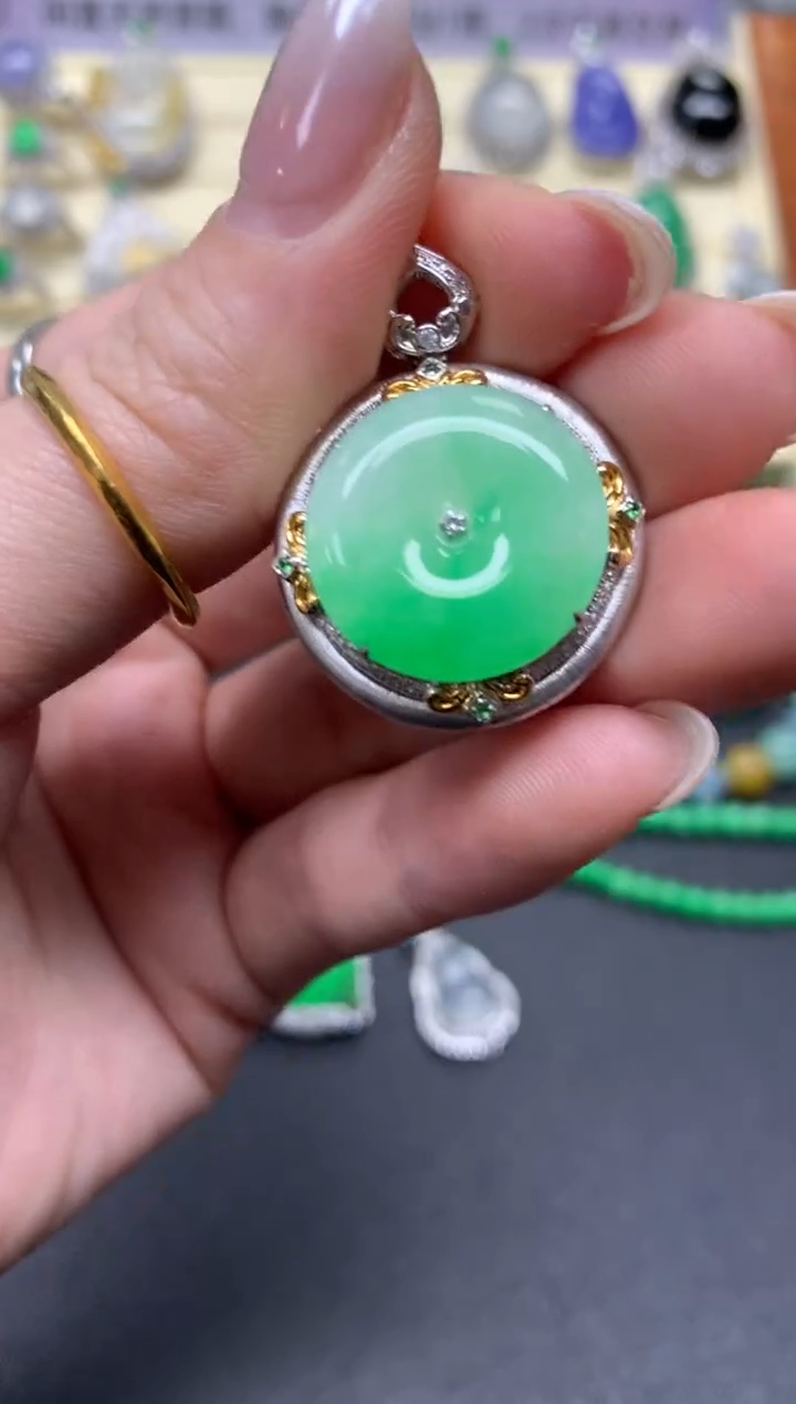 【闪购商品】翡翠吊坠(不含链)18K金镶嵌吊坠|7500+750