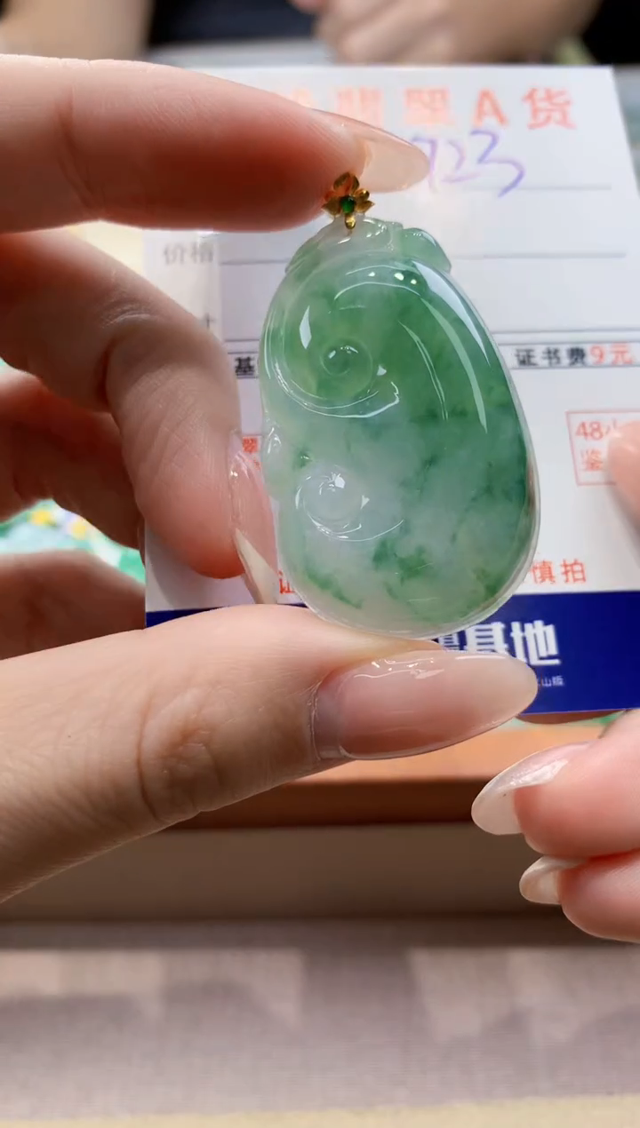 颈饰18K金镶嵌翡翠天然翡翠挂件