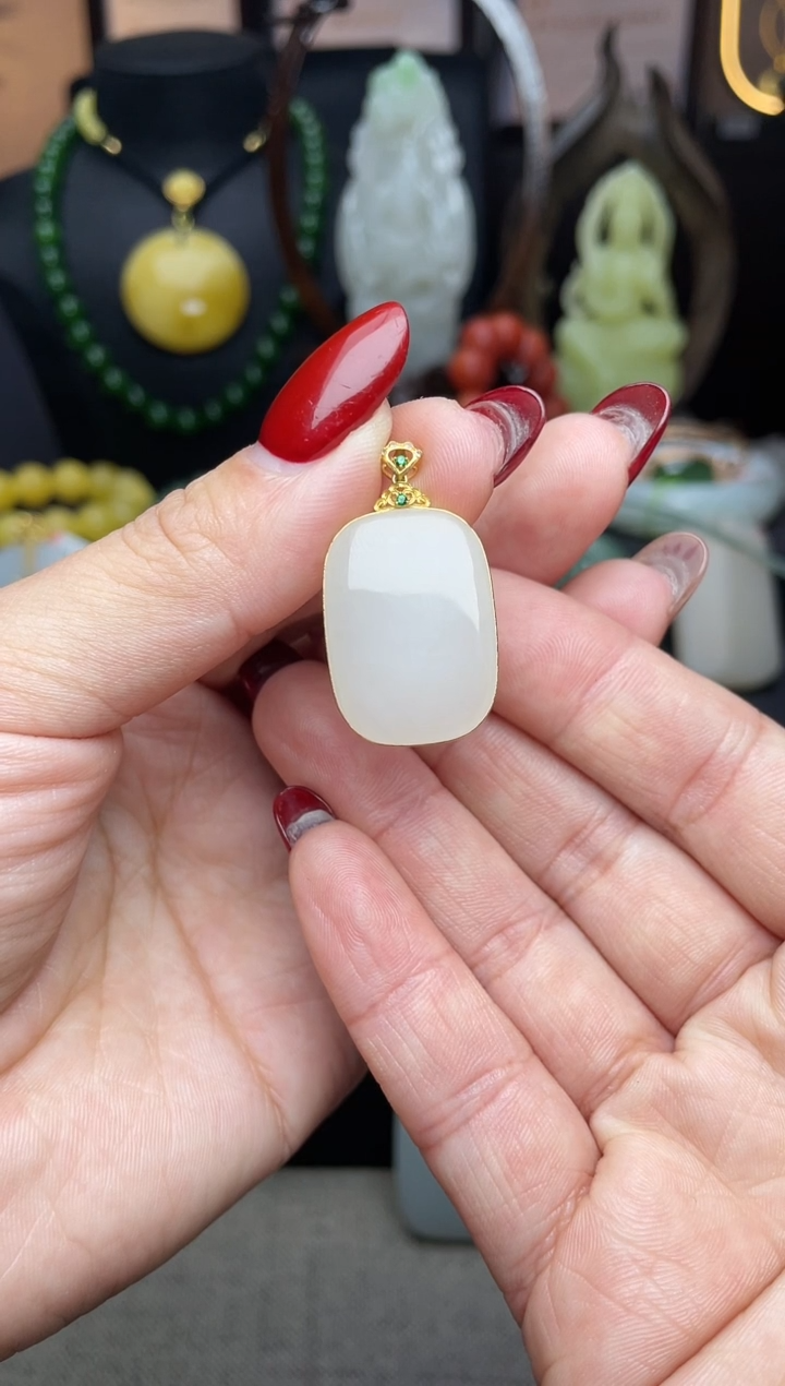 【闪购商品】和田玉颈饰18K金镶嵌吊坠