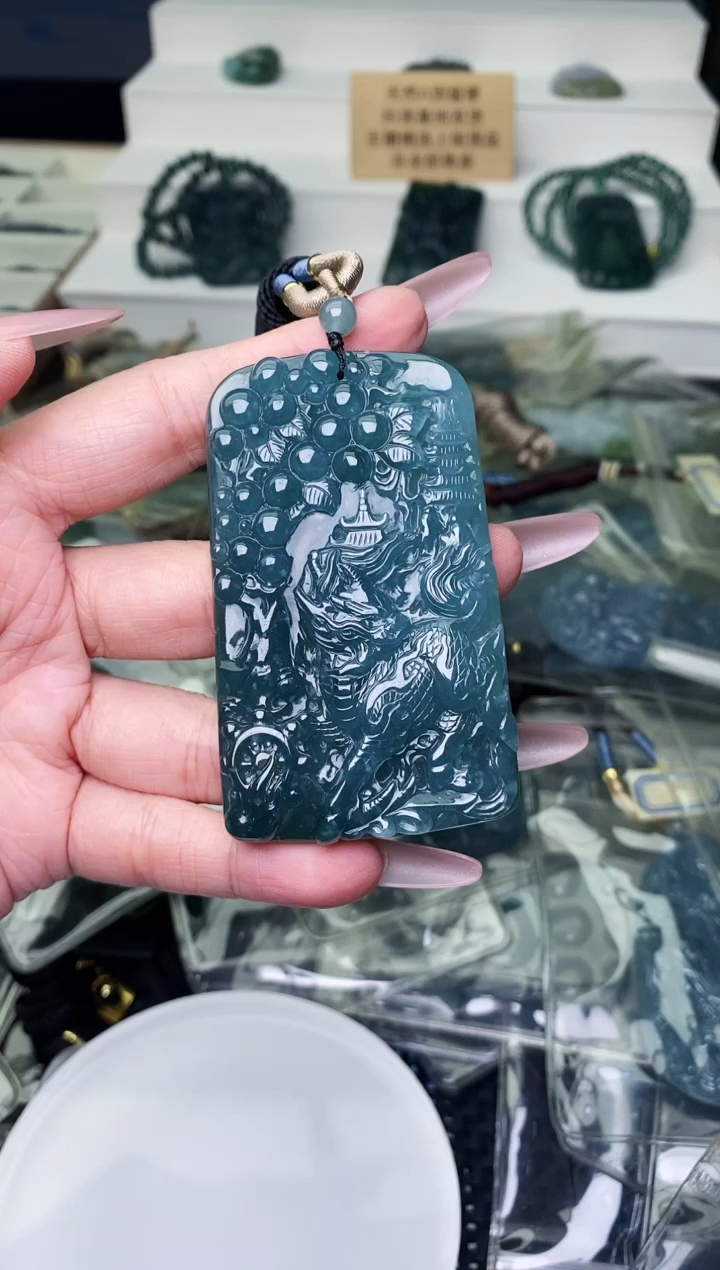 颈饰未镶嵌翡翠 