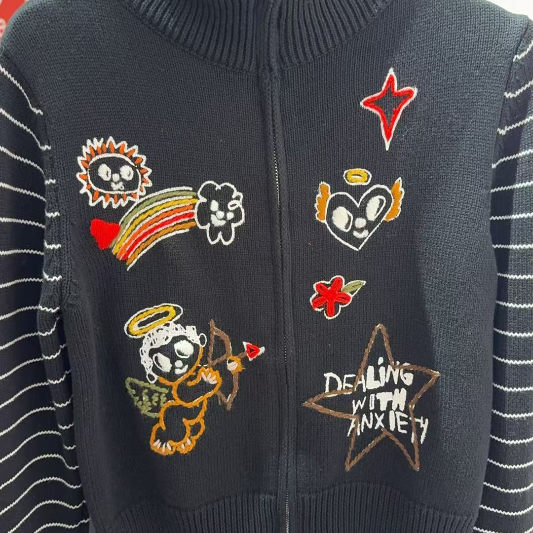 【奥体自播】ISC 黑色条纹袖子彩色刺绣开衫毛衣