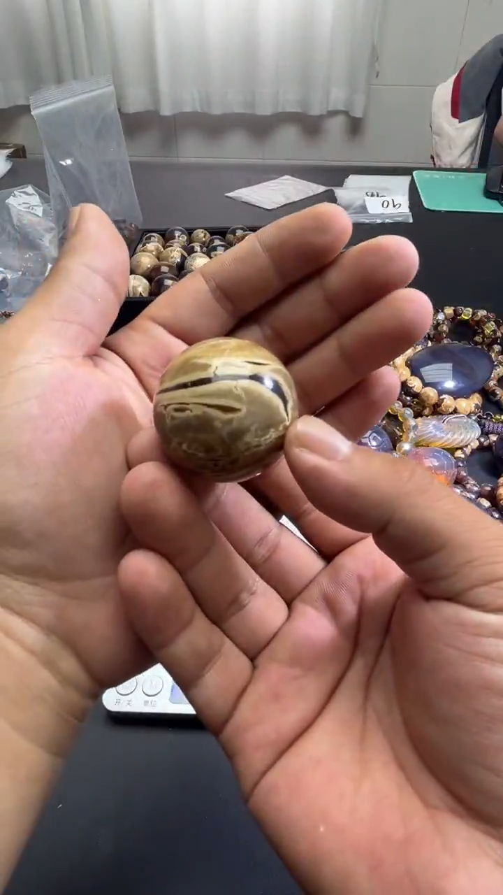 未镶嵌琥珀裸石74