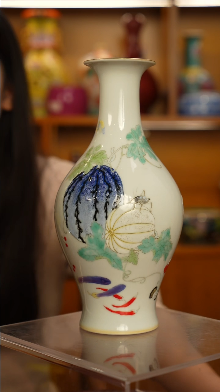 其他瓷粉彩瓜果蔬菜纹赏瓶