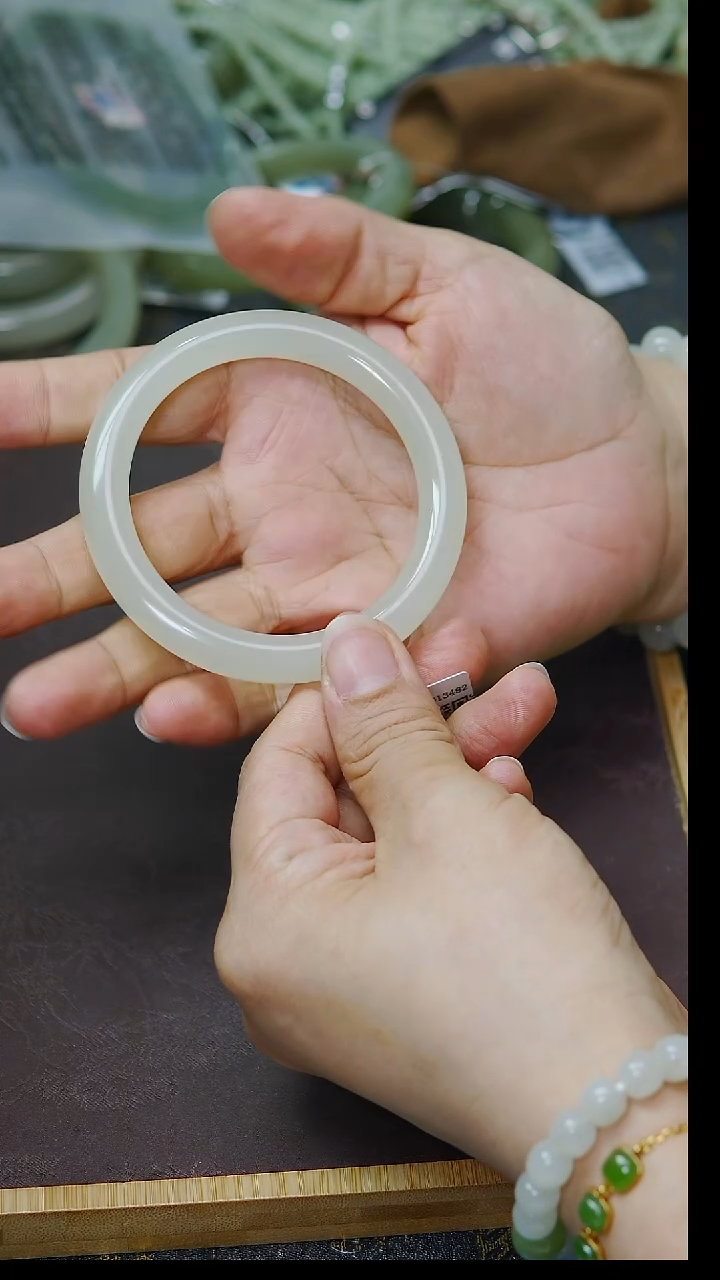 未镶嵌手镯和田玉59+圈口  高冰晴圆条手镯