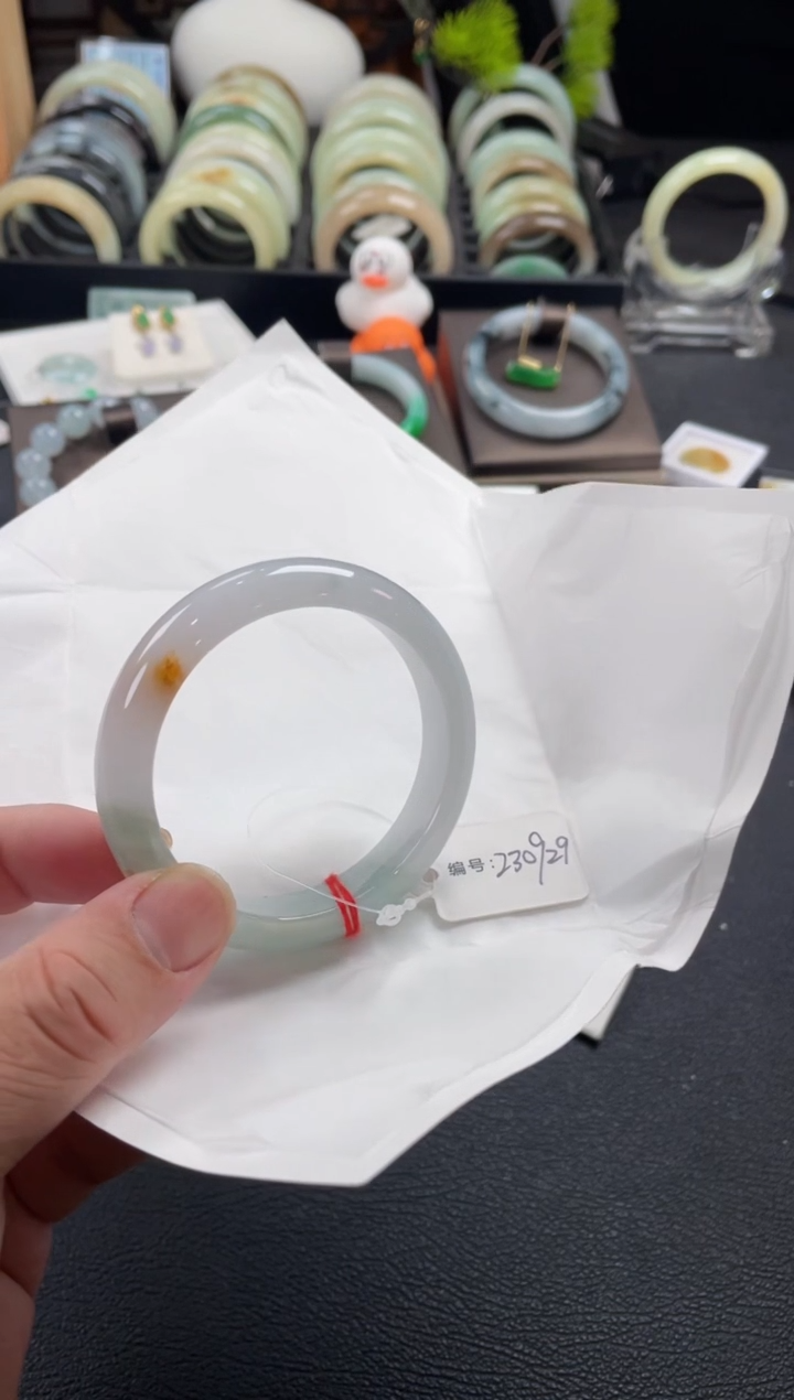 【闪购商品】翡翠手镯未镶嵌55正圈 有瑕