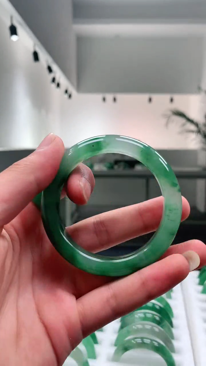 【闪购商品】石英质玉手镯未镶嵌冰飘花手镯