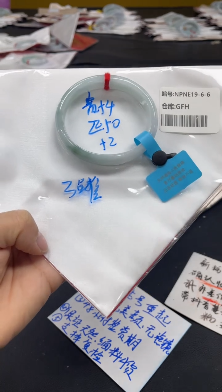 未镶嵌手镯翡翠翡翠手镯