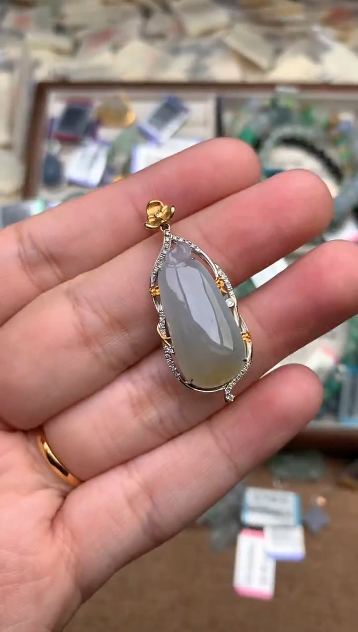 18K金镶嵌挂件翡翠一