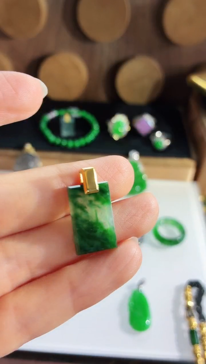 吊坠(不含链)18K金镶嵌翡翠吊坠