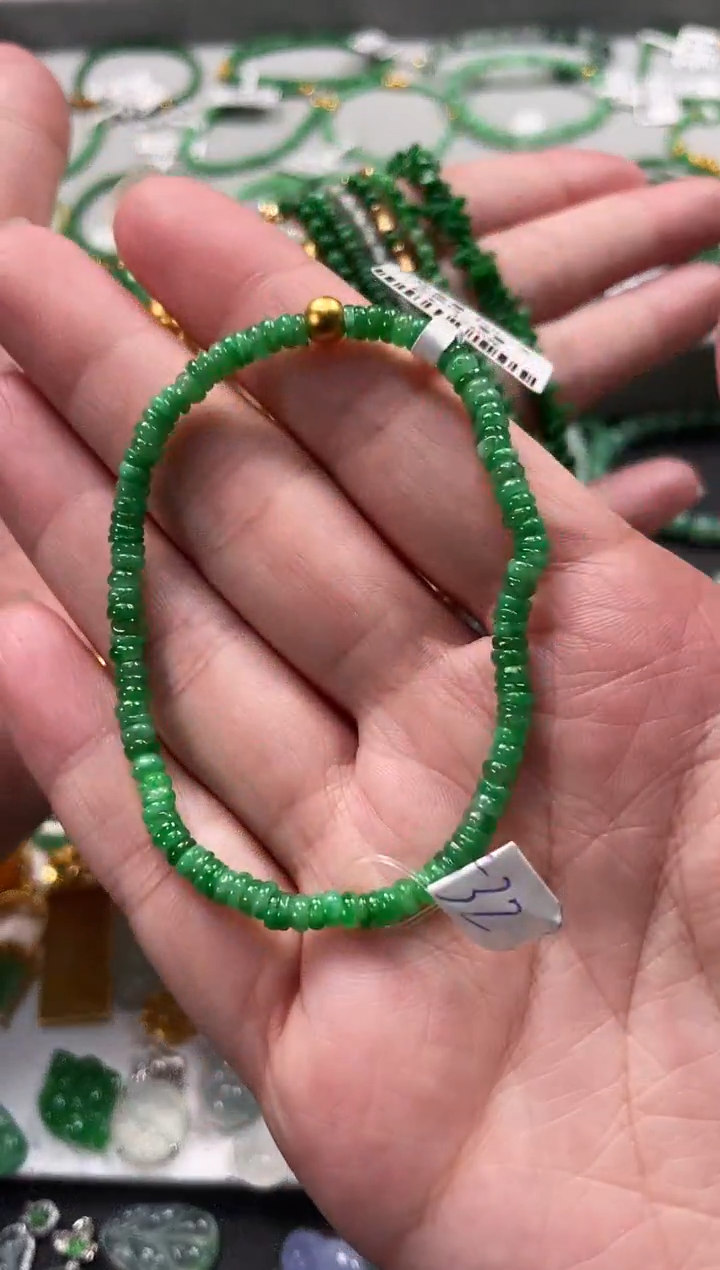 翡翠足金镶嵌套链一条   MK215