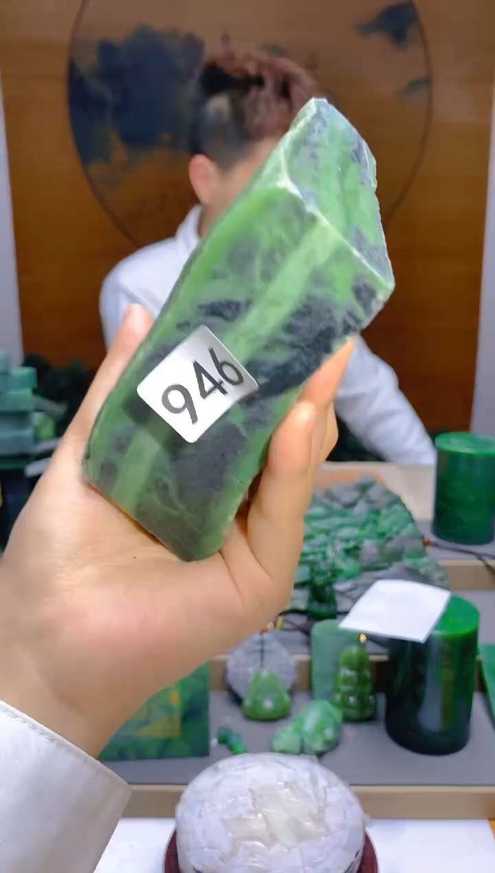 和田玉（碧玉）未镶嵌珠宝半成品1