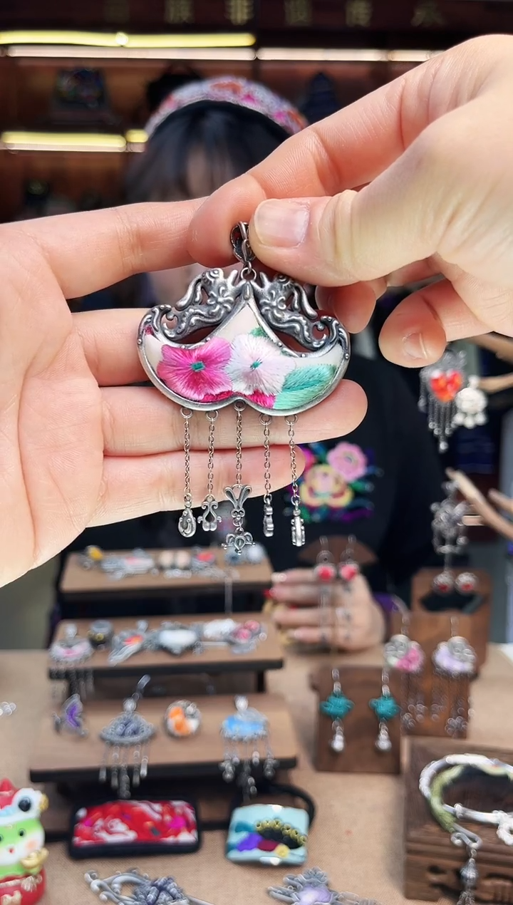 【闪购商品】织绣1622黔东南苗族刺绣