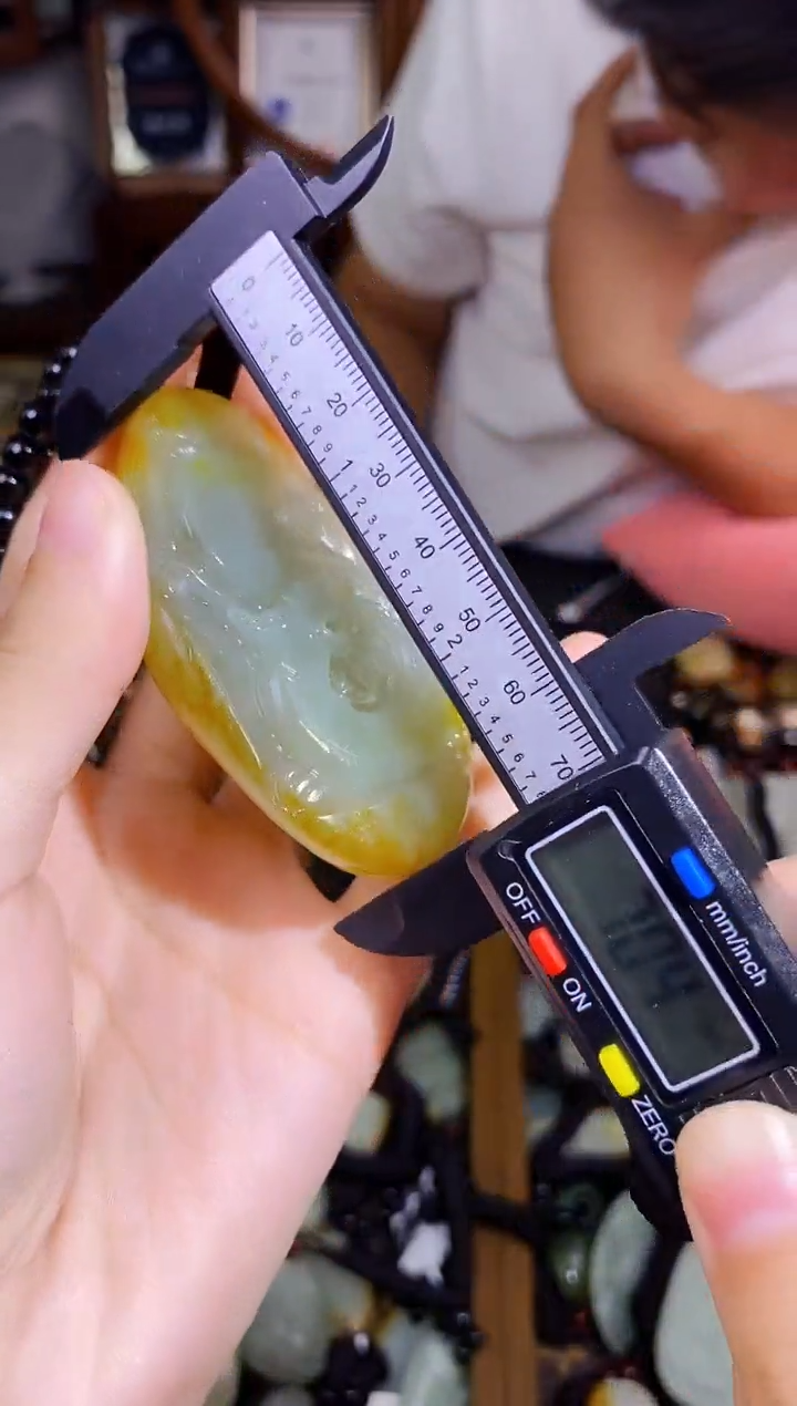 和田玉未镶嵌颈饰1