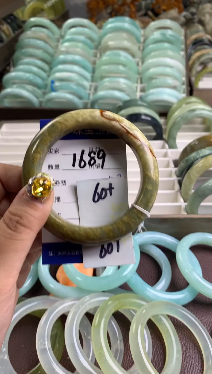 【闪购商品】蛇纹石玉手镯未镶嵌1689