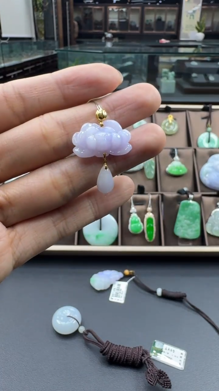 颈饰18K金镶嵌翡翠莲花