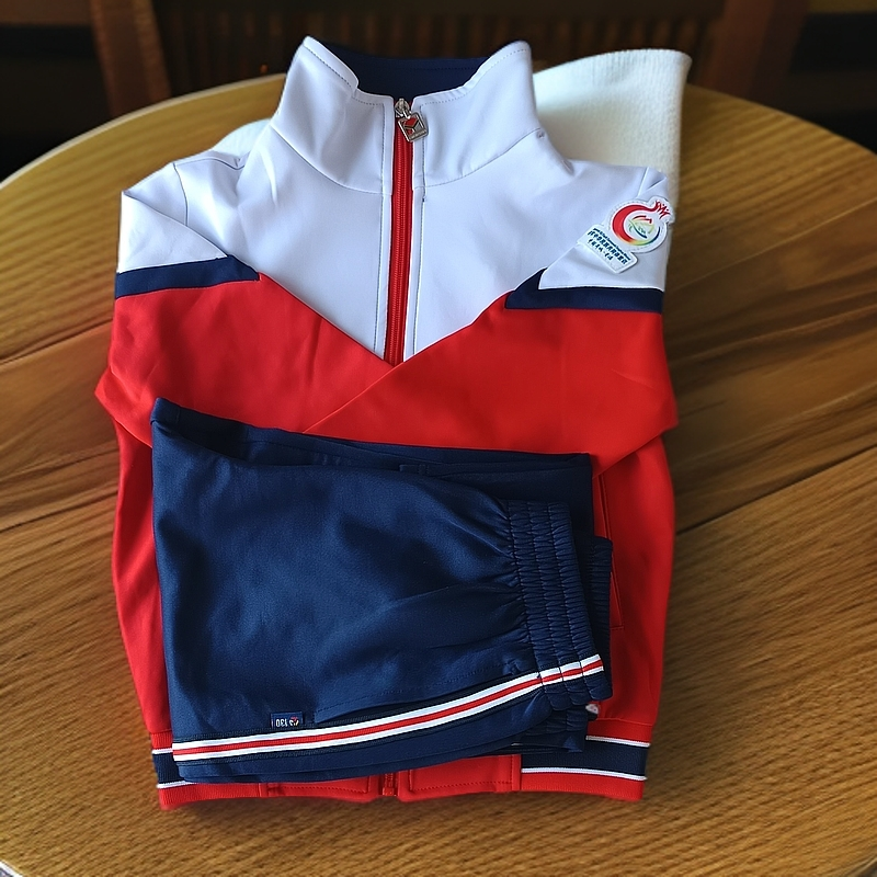 贵港校服南韩丝面料中小学生校服贵港市港北区小学生校服