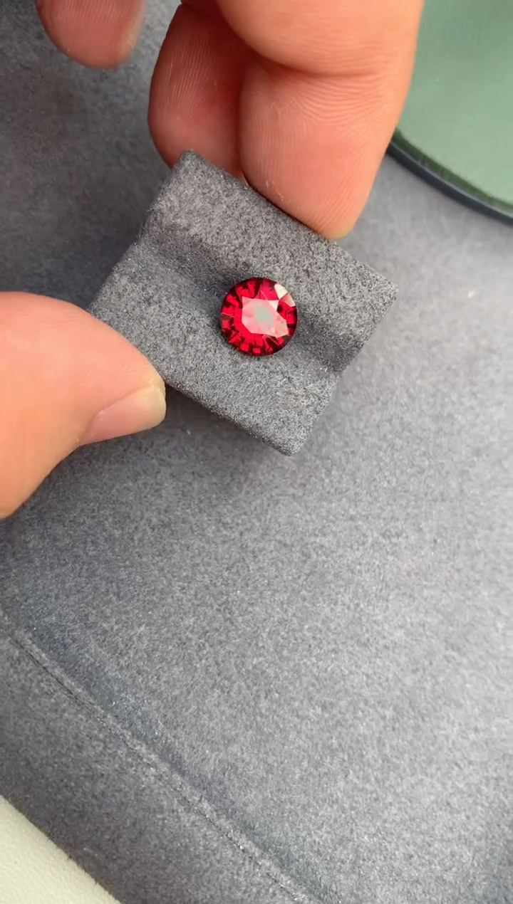 【闪购商品】石榴石裸石未镶嵌3.3ct镁铝榴石