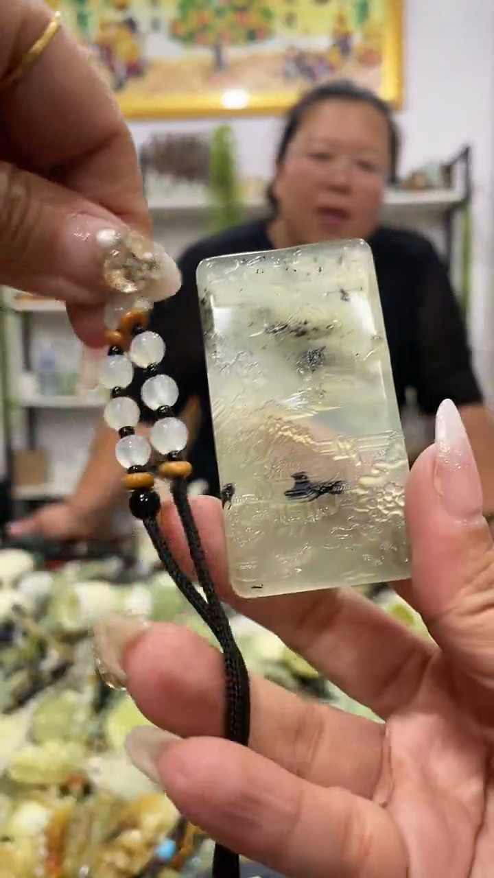 岫玉未镶嵌吊坠            