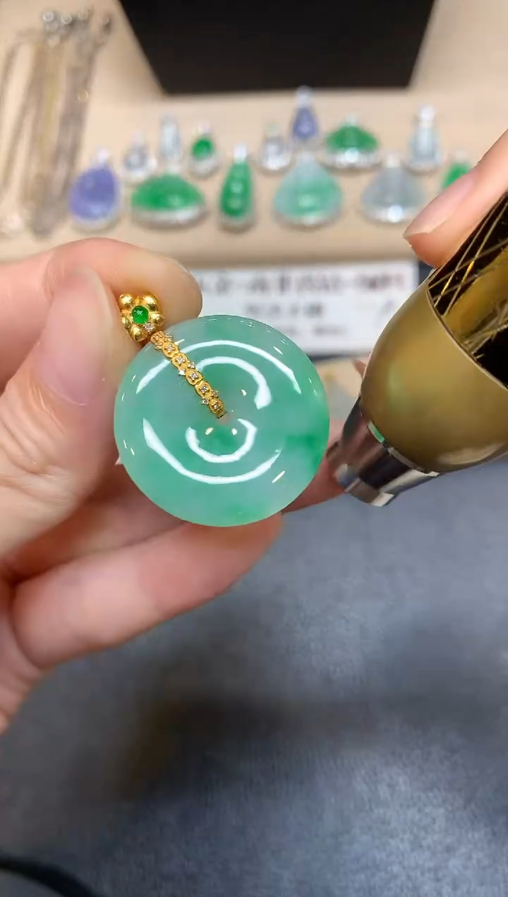 翡翠18K金镶嵌颈饰平安扣【无服务费