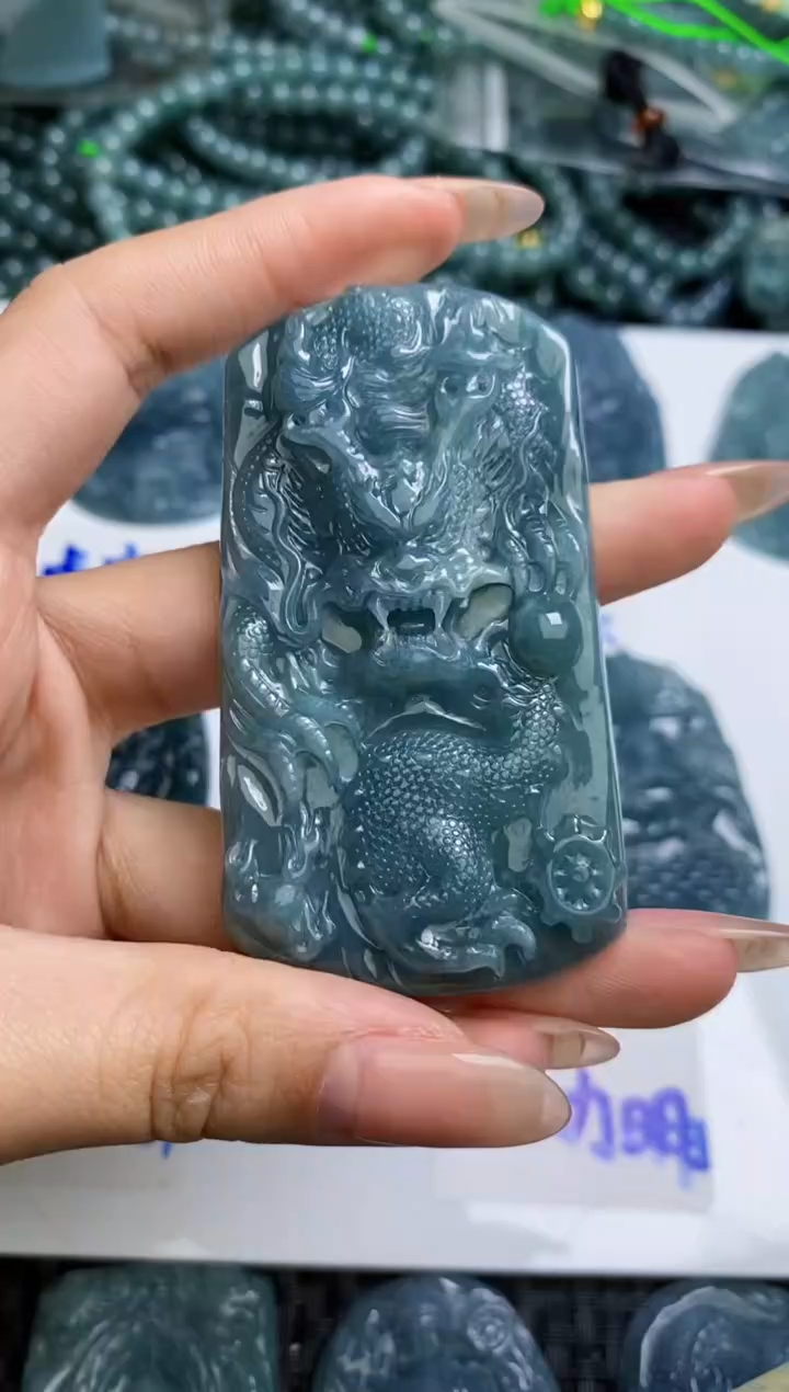 【闪购商品】翡翠颈饰未镶嵌         