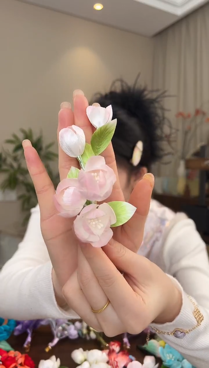 刺绣粉色茉莉花大边夹