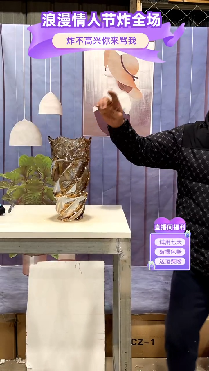 【闪购商品】玻璃160琥珀色厚重款花瓶26高