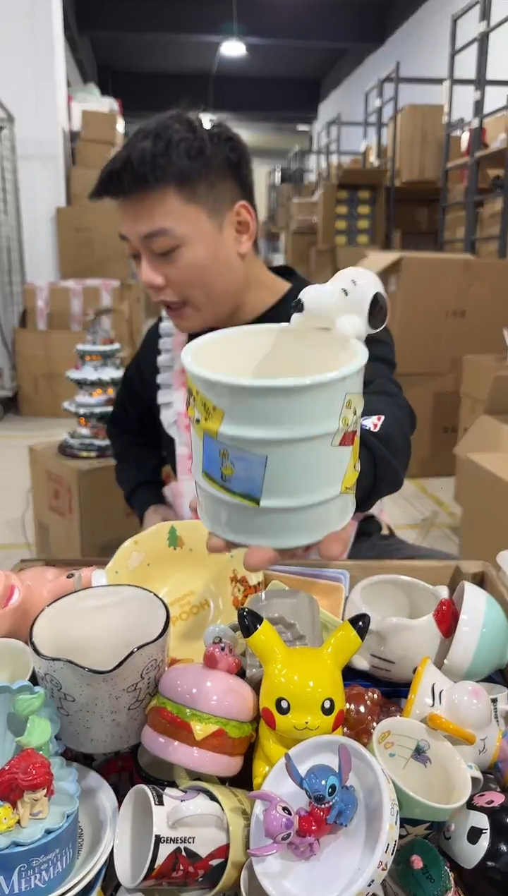 瓷片史努比油桶笔筒