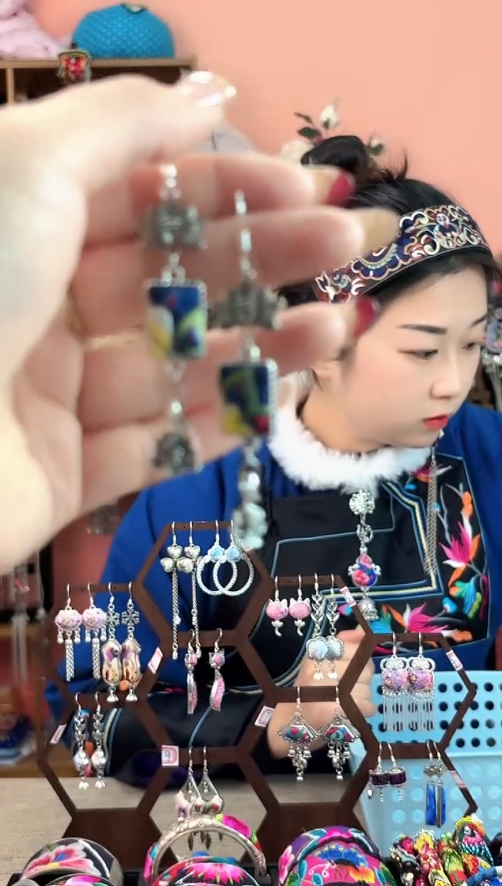 艺枝独绣手工饰品242