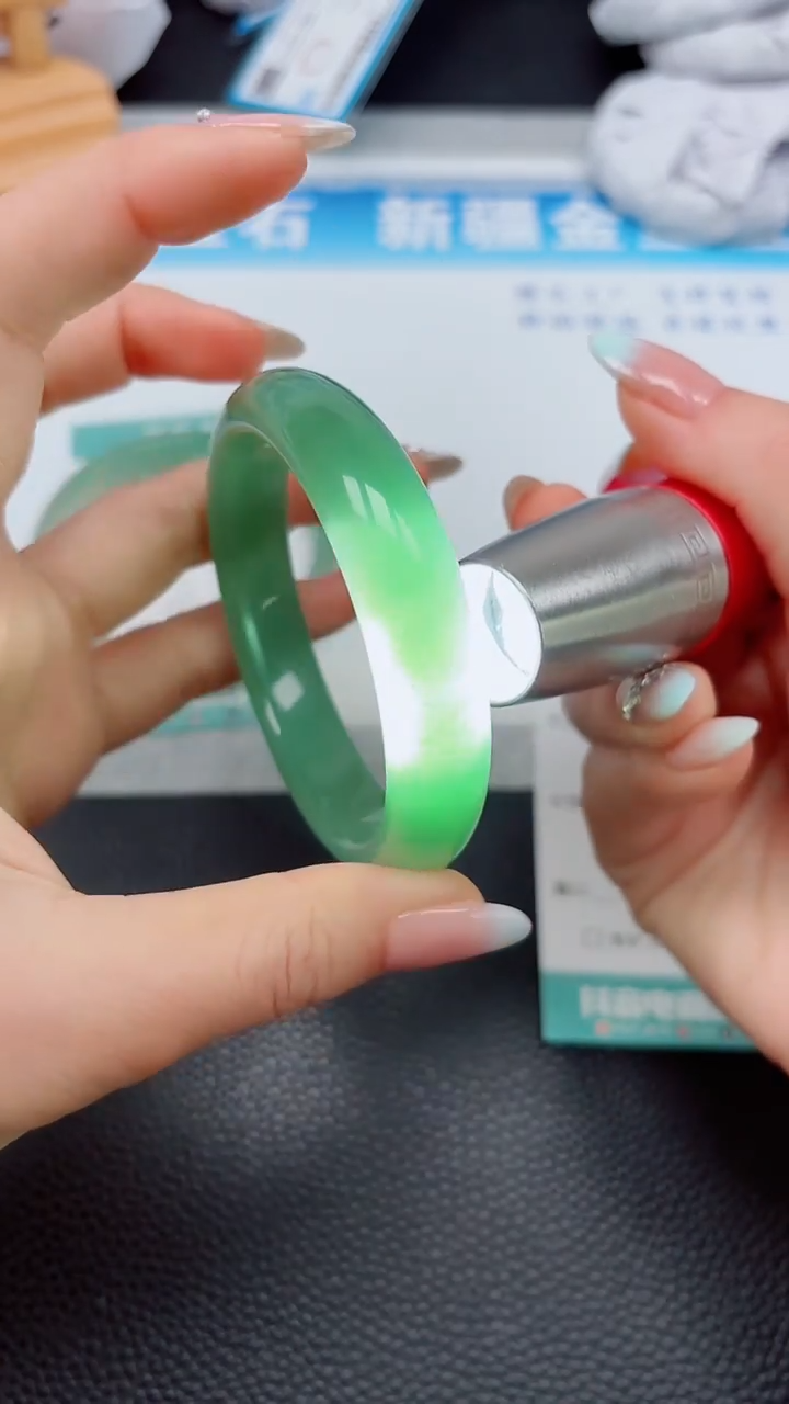 【闪购商品】石英质玉手镯未镶嵌75---58