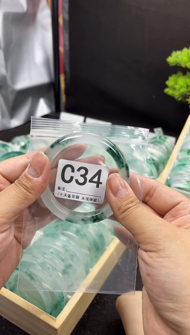 【闪购商品】石英岩玉手镯未镶嵌C34