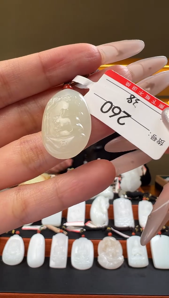 颈饰未镶嵌和田玉1