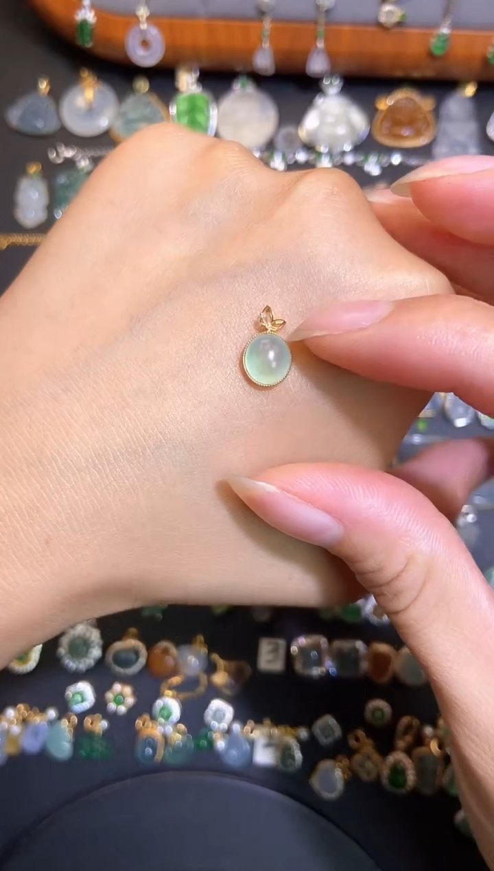 翡翠18K金镶嵌颈饰天然A货翡翠