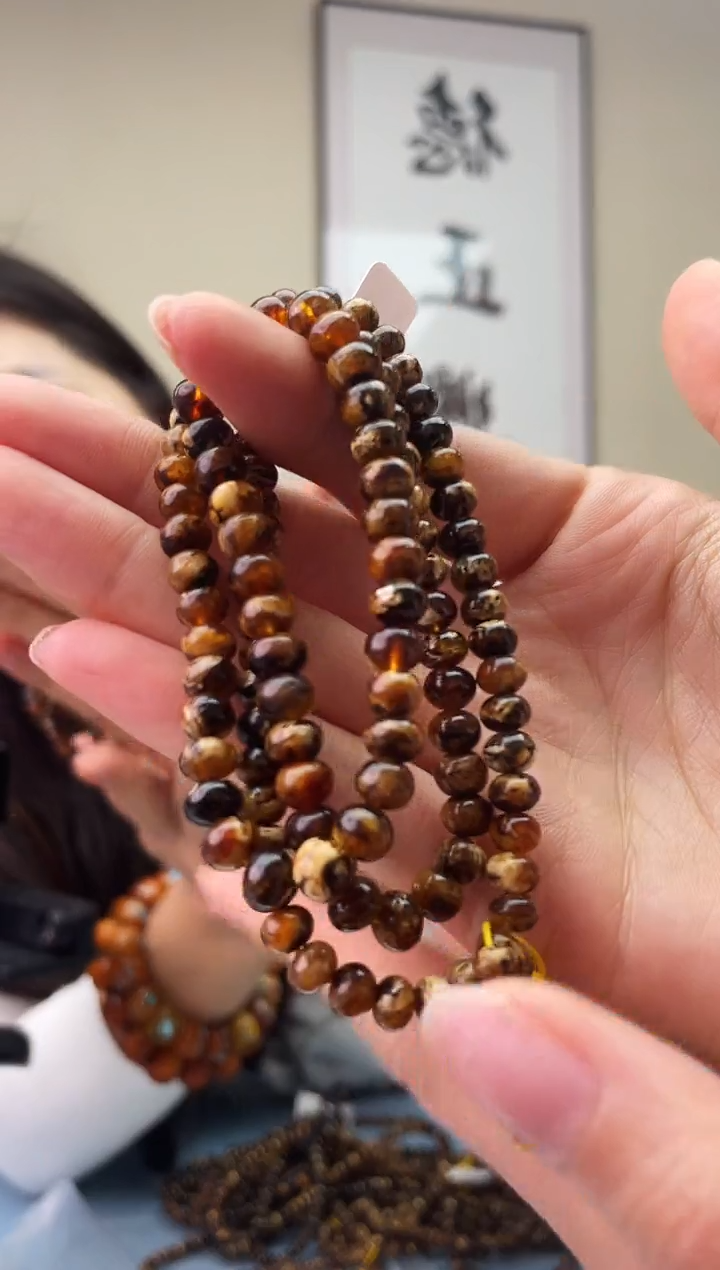 琥珀未镶嵌珠宝奇石T6+干白假一罚十，多样性发一件