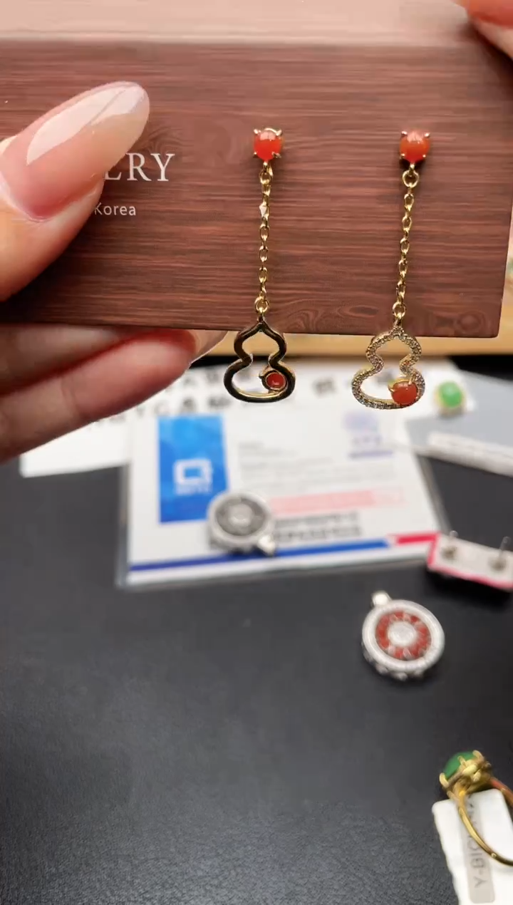 未镶嵌翡翠耳饰一物一证一礼盒