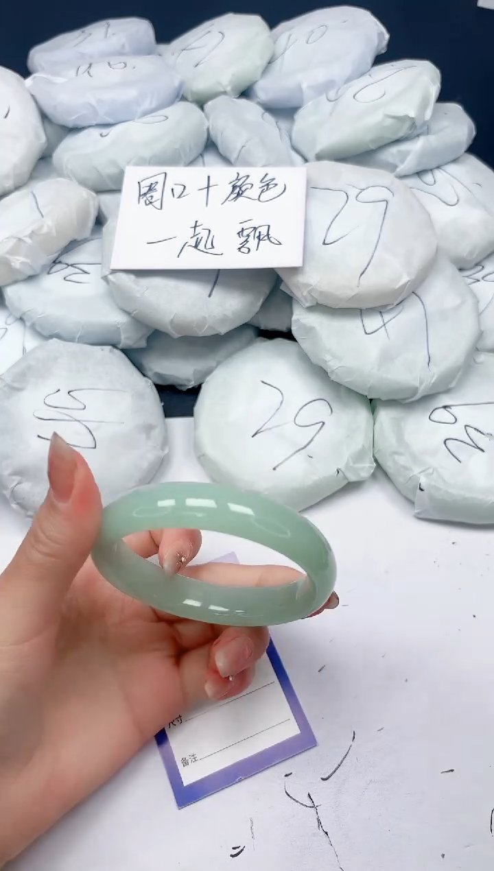 未镶嵌手镯石英质玉A444/60