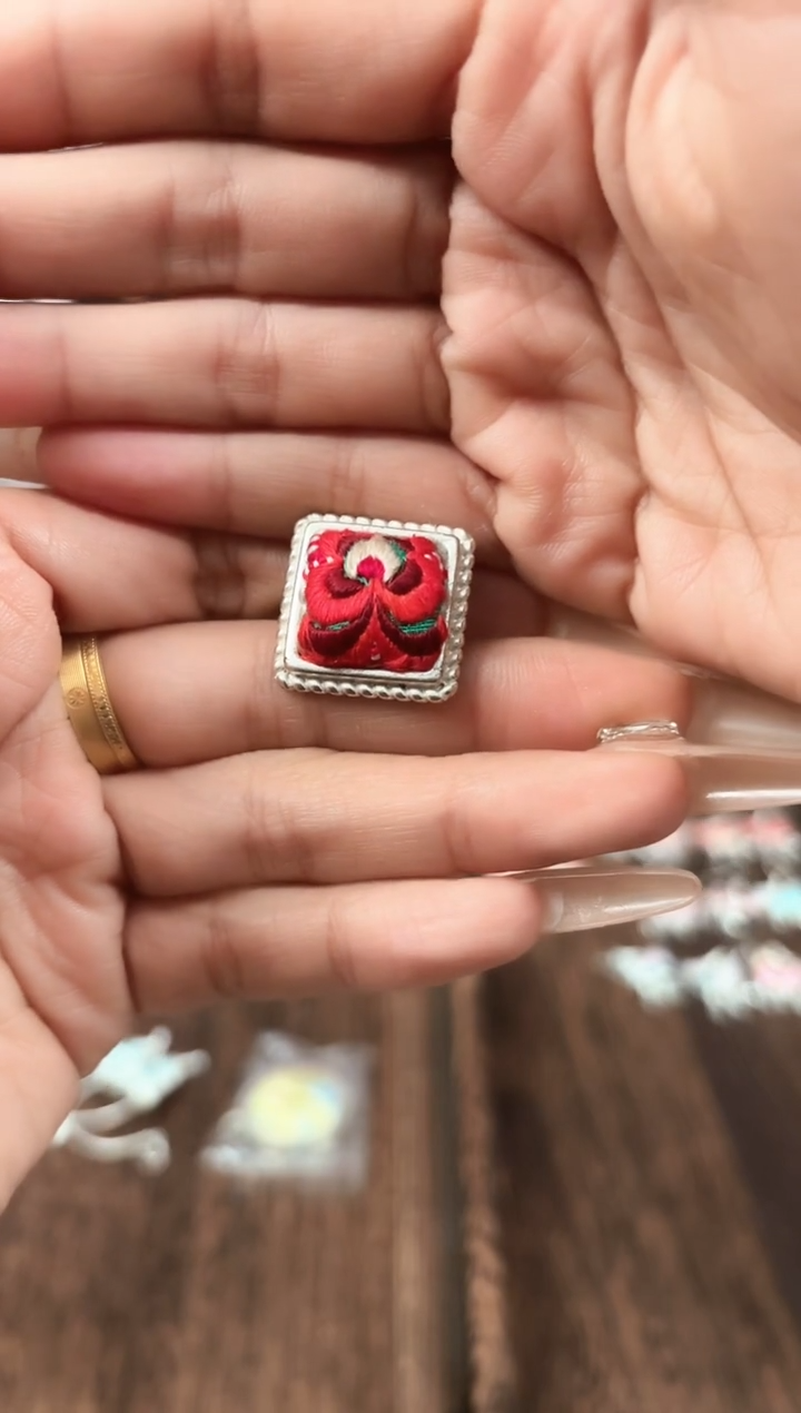 织绣非遗艺枝独秀老绣饰品305