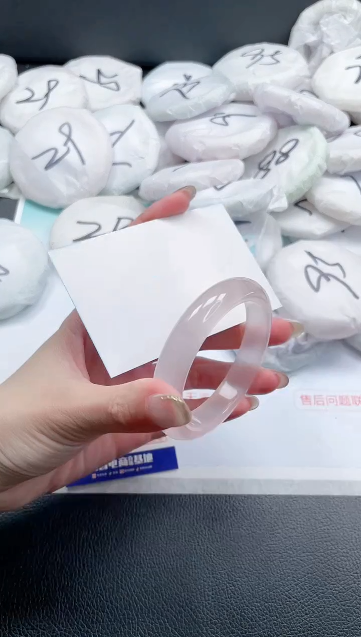 【闪购商品】石英质玉手镯未镶嵌14J104-53