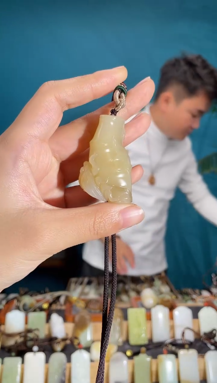 颈饰未镶嵌和田玉1