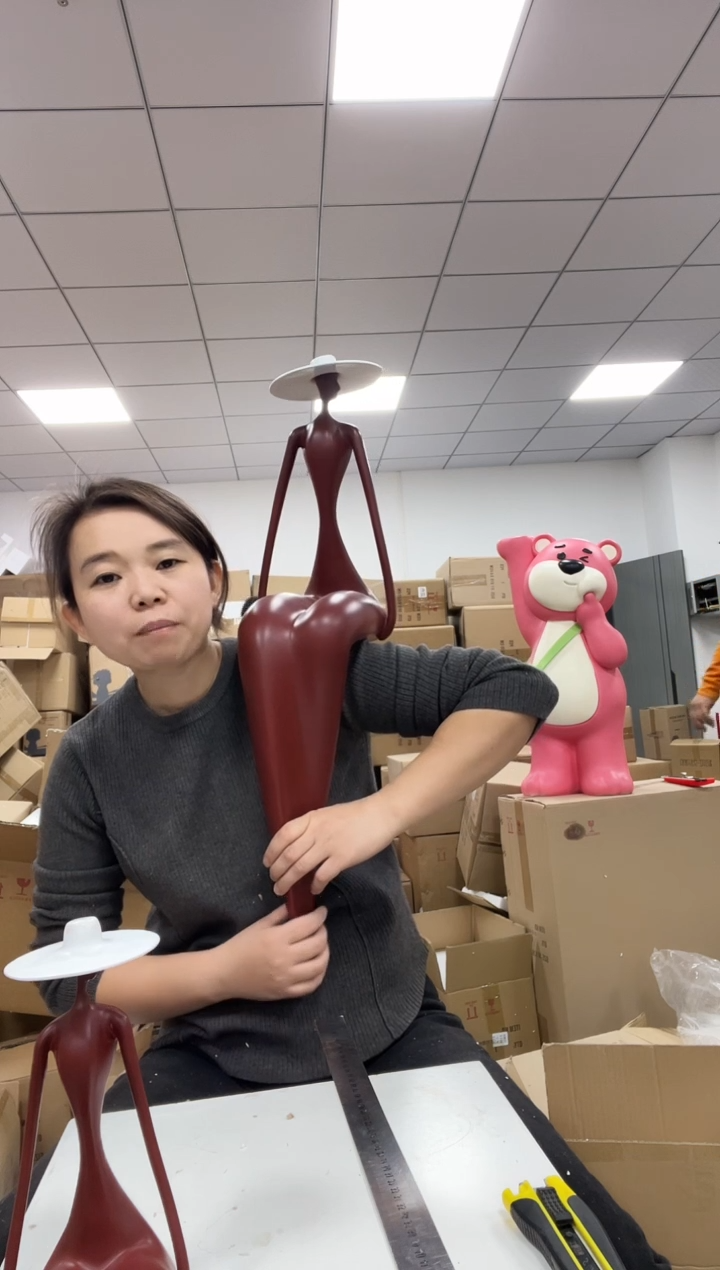 树脂坐姿美女红色大号