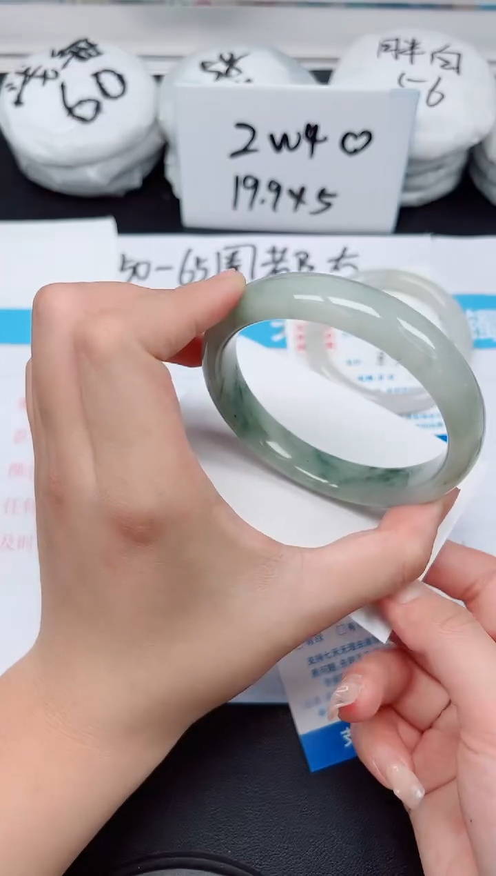 【闪购商品】石英质玉手镯未镶嵌G250-64.6