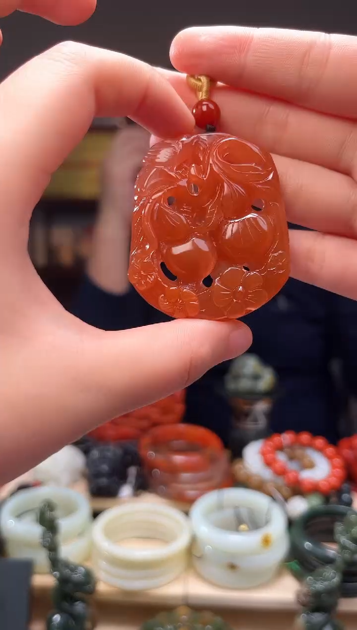 颈饰未镶嵌南红玛瑙吊坠