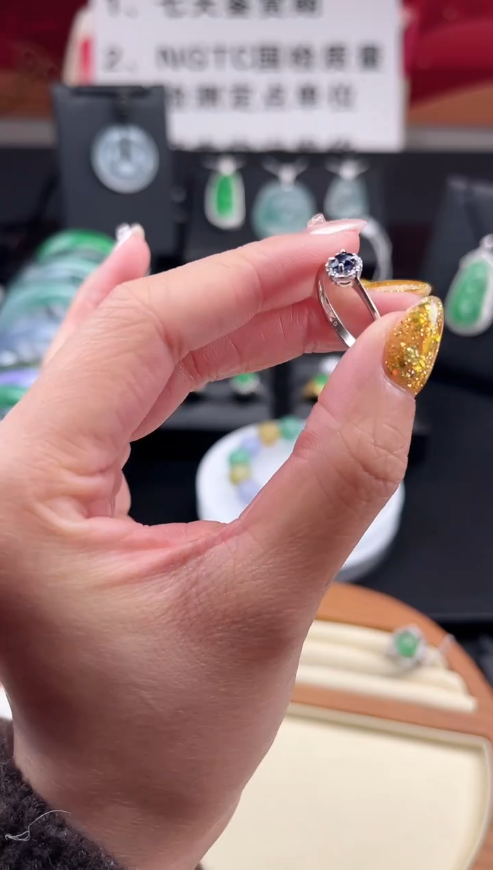 【闪购商品】蓝宝石戒指18K金镶嵌戒指