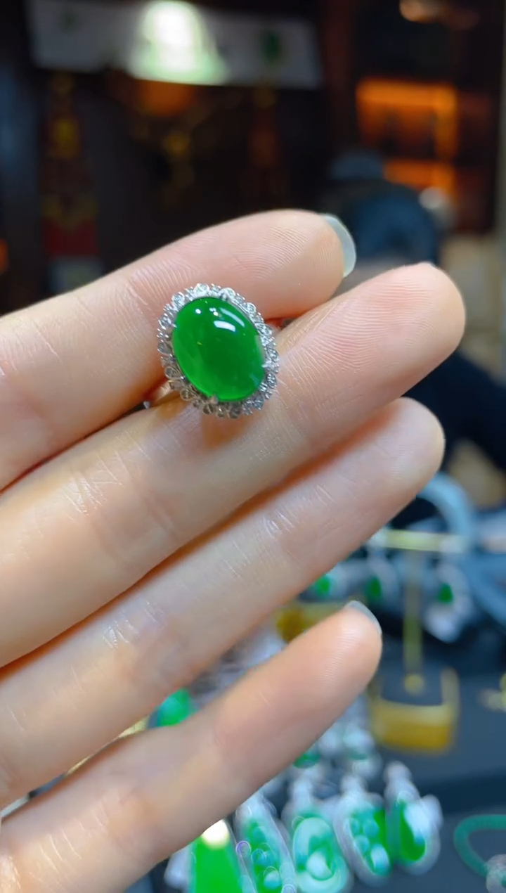 【闪购商品】翡翠戒指18K金镶嵌116440天然A货翡翠蛋面戒指