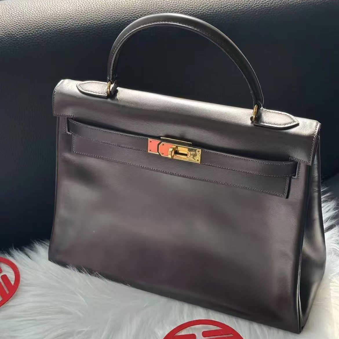 95新 Hermes/爱马仕  kelly32 乌木色 金扣 box皮 圈I刻