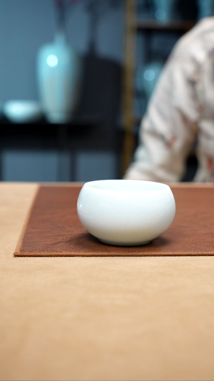 【闪购商品】珑匞玉青圈足圆融杯