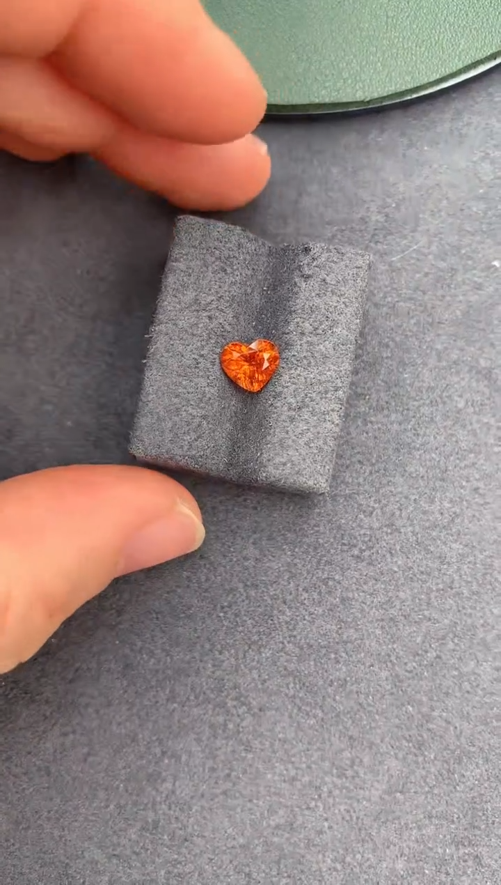 【闪购商品】石榴石（芬达石）裸石未镶嵌1.3ct芬达
